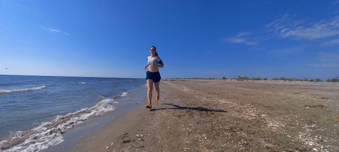 alerhgare pe plaja din sfantu