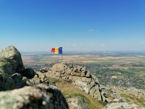 Munții Măcin - vf. Tutuiatu